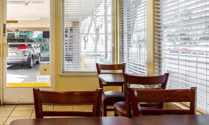 Boulevard Park Hotel | Econo Lodge Sacramento Convention Center