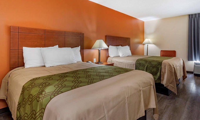 Russellville Hotel | Econo Lodge Saint Stephen