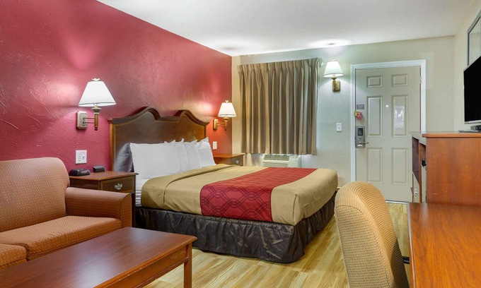 Sturbridge Hotel | Econo Lodge Sturbridge Route 20