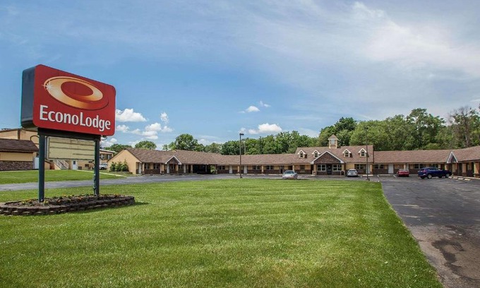 Newton Cabina | Econo Lodge