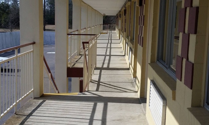 Dillon Hotel | Economy Inn