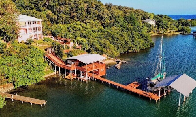 Punta Caribe Villa | El Palacio Rosa on Blue Lagoon 2Br Beachfront