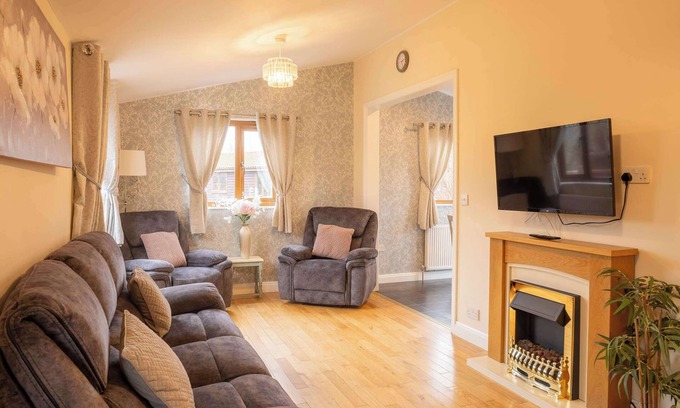 Storwood Cabina | Elcky’s Lodge – Chic Summer Escape with Hot Tub