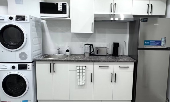 Winnipeg Apartamento | Elegant 1-Bedroom Basement Suite