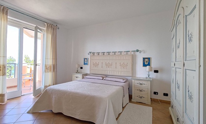 Nebida Apartamento | Elegant apartment with sea view