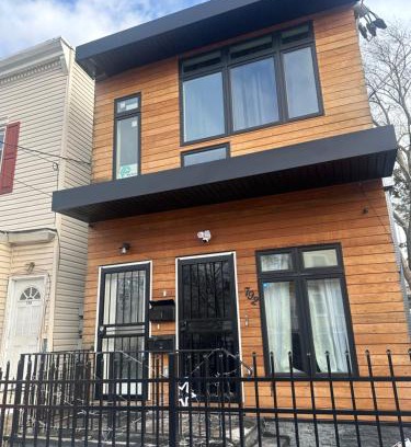 Newark Apartamento | Elegant Apt by EWR & PennStation