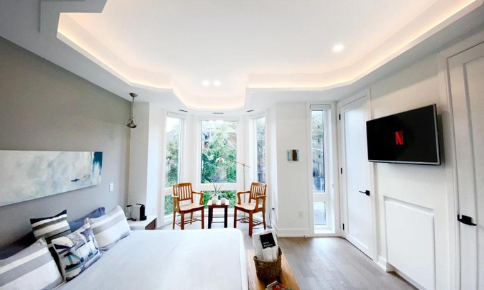 Cabbagetown South Casa | Elegant Downtown Home