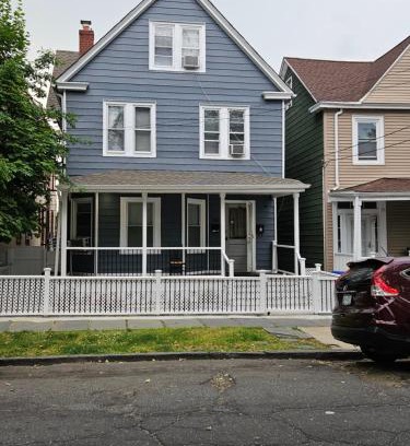 North Side Apartamento | Elegant, independent space.