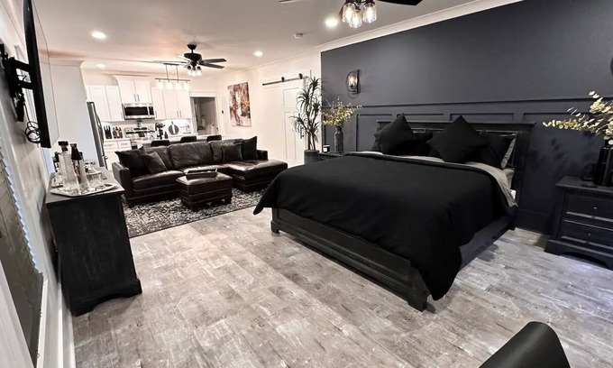 Jersey Condominio | Elegant Lakefront Suite just 7 miles from Mystic Grill!