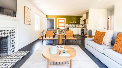 Bixby Knolls Casa | Elegant Long Beach Getaway - 2 Units & Patio