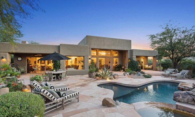 Pinnacle Peak Casa | Exclusiva casa privada en The Boulders con patio tranquilo, vistas, piscina / spa.