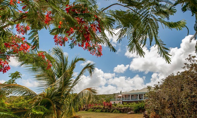 Barnes Ghaut Villa | Elegante y espaciosa villa moderna con piscina infinita y vistas impresionantes. Duerme 8-10