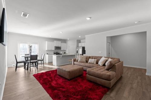 Buford Casa | Elegant Townhouse Retreat Near Mall Of Georgia