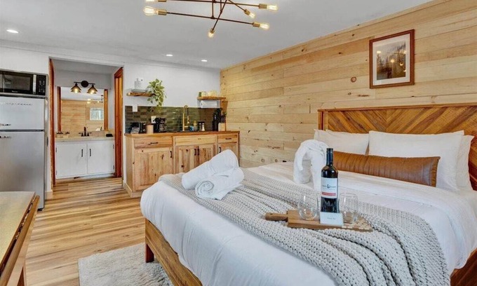 Canadensis Cabina | Elements Pocono Cabin | Pickleball | Firepits