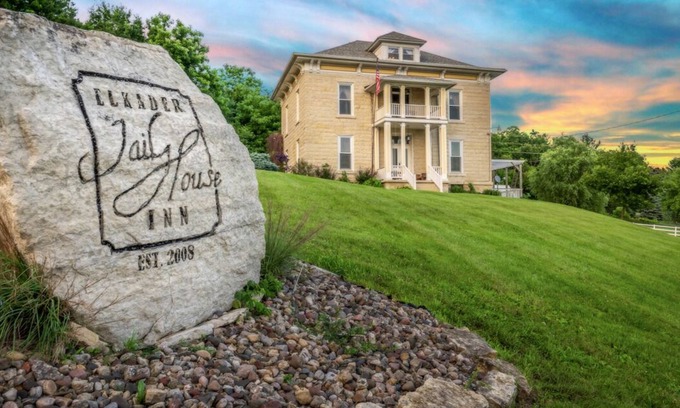 Elkader Casa | Elkader Jailhouse Inn (Entire Inn)