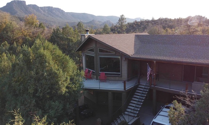 Payson Cabina | 'Elkwood Lodge' Cabin w/ Hot Tub in Star Valley!