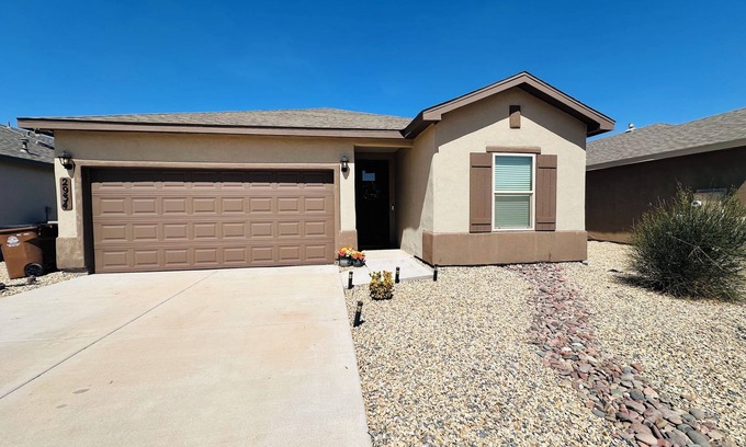 Las Cruces Casa | Elvis’s Cozy Casa- Charming 3 bedroom,2 bathroom home w/ Mountain views