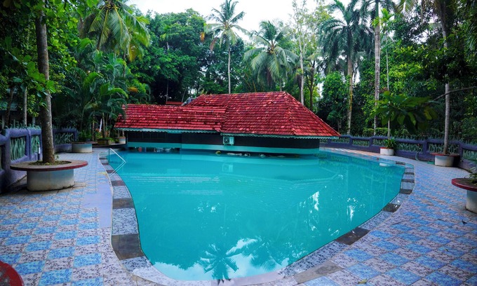 Pulamanthole Hotel | Emarald Ayurvedic Resort