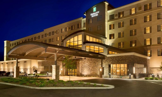 North Canton Hotel | Embassy Suites by Hilton Akron Canton Airport