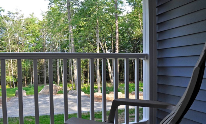 Tafton Cabina | Enchanting Lakeside One Bedroom Cabin