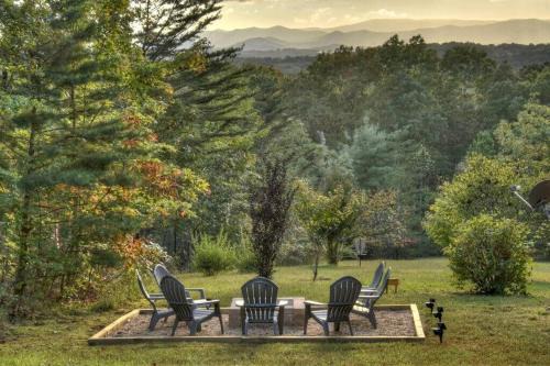 Mineral Bluff Casa | Endless Views~ Movie Theater ~ Hot Tub ~ Game Room