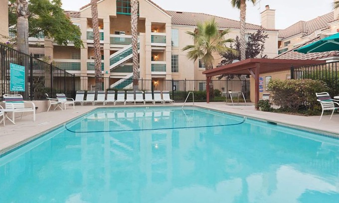 San Bruno Complejo | Enjoy a Hassle-Free Stay, Parking, Kitchen, Pet-Friendly Property