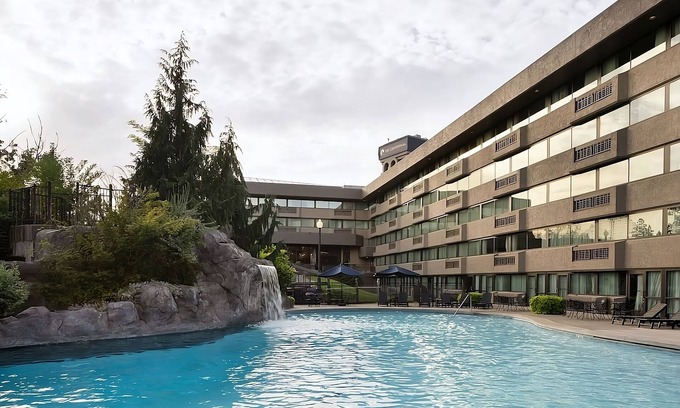 Riverside Hotel | Enjoy a Hassle-Free Stay! Near Mobius Children's Museum, Pets Allowed