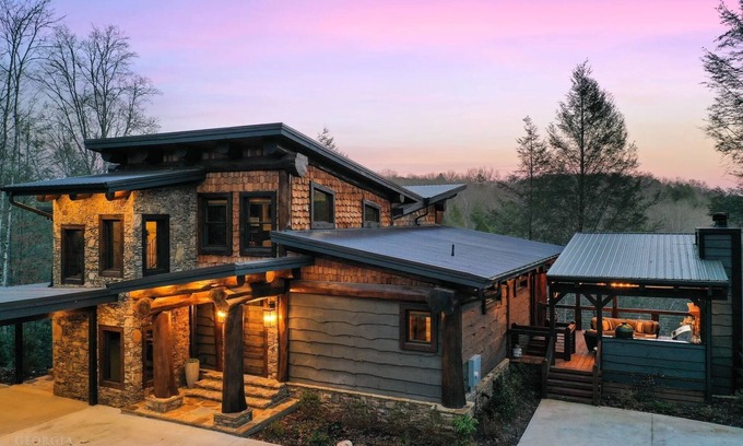 Epworth Cabina | Enjoy a Luxe Riverfront Retreat at Miracle Creek