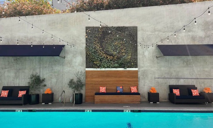 Los Angeles Hotel | Enjoy Rooftop Dining, Iconic LA Views, Outdoor Pool, Near San ta Monica Beaches!