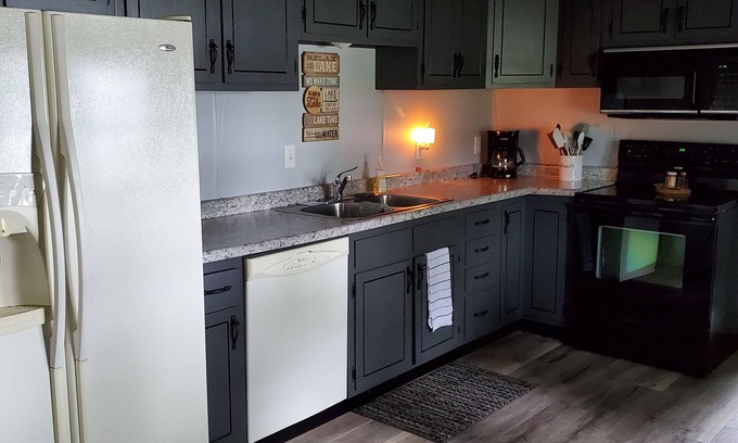 Brice Prairie Casa | Disfruta de esta casa recientemente remodelada ubicada en el lago Onalaska.