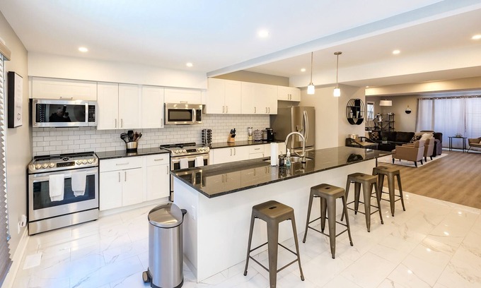 Windsor Casa | Enjoy unique value and luxury for groups in downtown Windsor