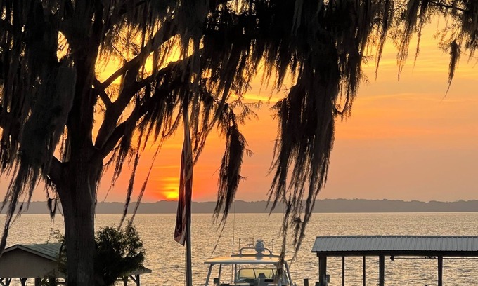 Crescent City Casa | Enjoy yourself at Fat Bastard's Getaway on Crescent Lake!