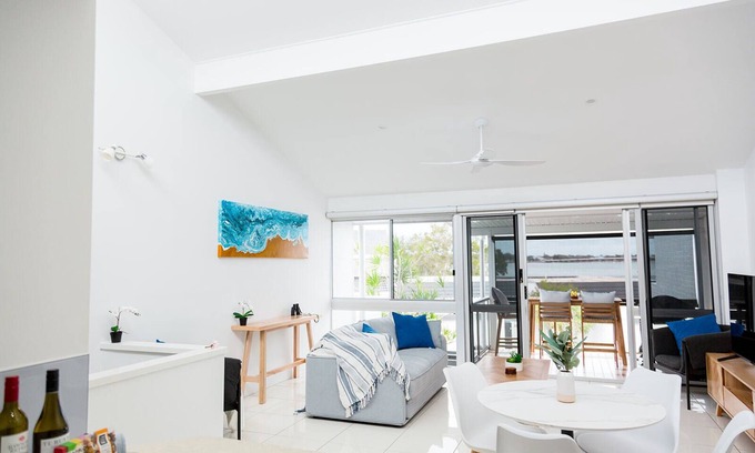 Sandstone Point Casa | Entire 2 Bed Townhouse walking distance to the famous Sandstone Point Hotel.