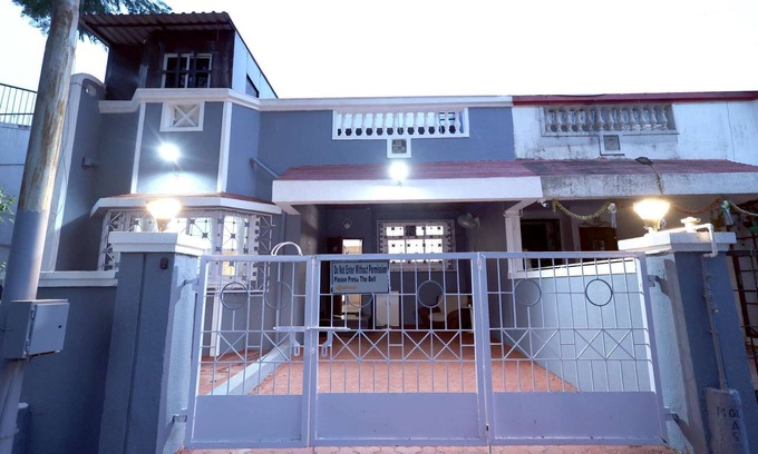 Goregaon East Villa | Infinity It park - 3 BHK Suite - Comp Wifi/Laundry