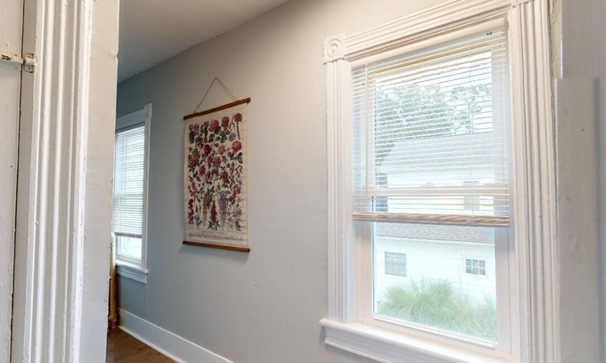 Clayton Apartamento | Entire Apartment w/ private entrance, deck, parking and walkable living