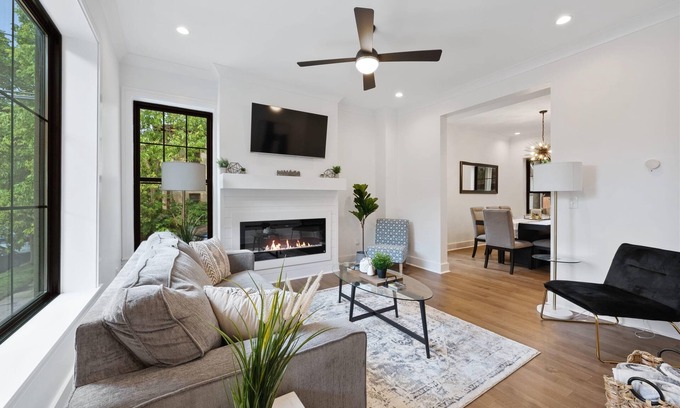 University District Casa | Entire High-end Lux Duplex Short North - 18 Beds