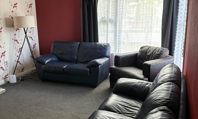 Palmerston North Casa | Entire Property 5 minutes to City Perfect for Staff, Families and Groups.