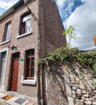 Huy Casa | Entre temps et pavés