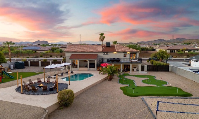 Peoria Casa | Epic AZ Stay: Pickleball, Putt Putt, Pool & More