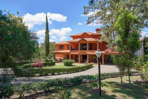 Urbanizacion Raul Ruiz Chalet De Esquí | Escape Chalet at Pinar del Sol in Jarabacoa
