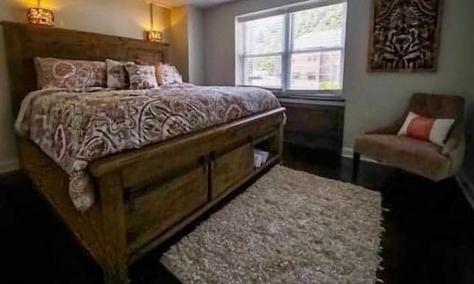 Fourmile Apartamento | Escape To Elegance: Pineville's Premier STR in Historic Gem