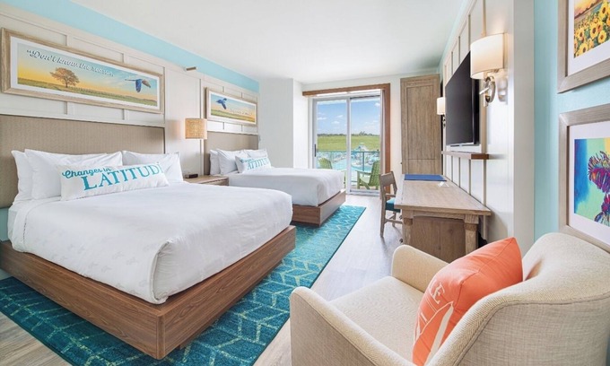 I-435 West KC-KS Hotel | Escape to Island Vibes in a Kansas City Retreat w/ Swimming Pool & Pet Friendly