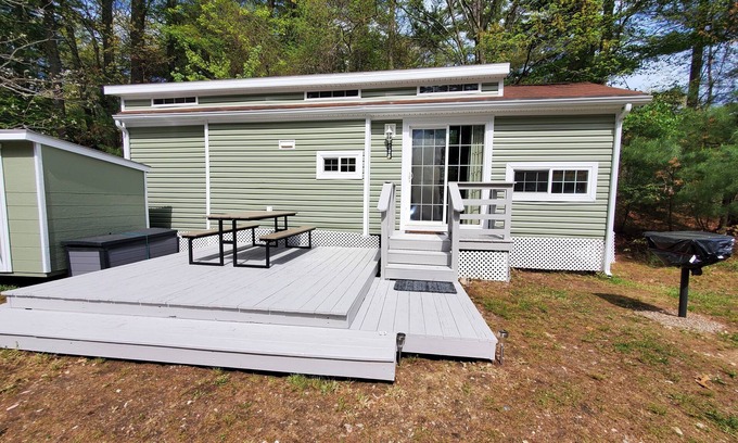 East Falmouth Cabina | Escape to our Cabin in the Pines in beautiful East Falmouth on Sunny Cape Cod.