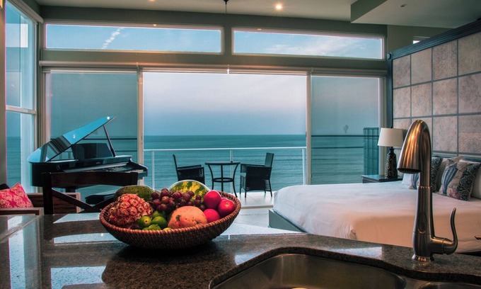 Boca Corona Apartamento | Escape to Paradise Beachfront Suite at Panama's Premier Hotel Golden Cowry Suite