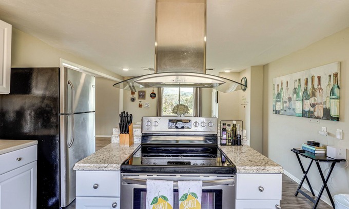 Escondido Cabaña | Escondido Vineyard Estate: Walk to Wineries!