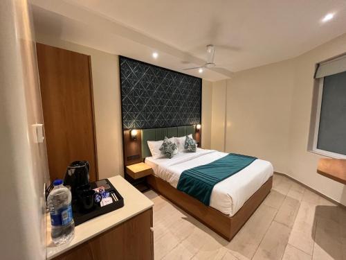 Dharavi Hotel | Esquire Hotel Near BKC Mumbai