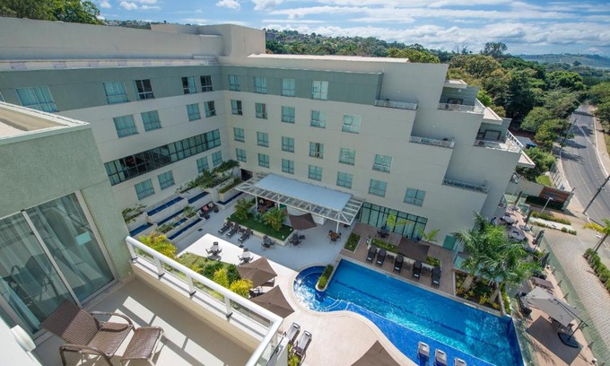 Lagoa Santa Hotel | eSuites Lagoa Santa