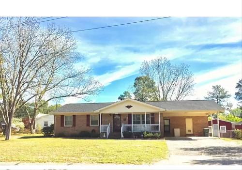 Fayetteville Villa | Evergreen Estates 3-Bedroom Private