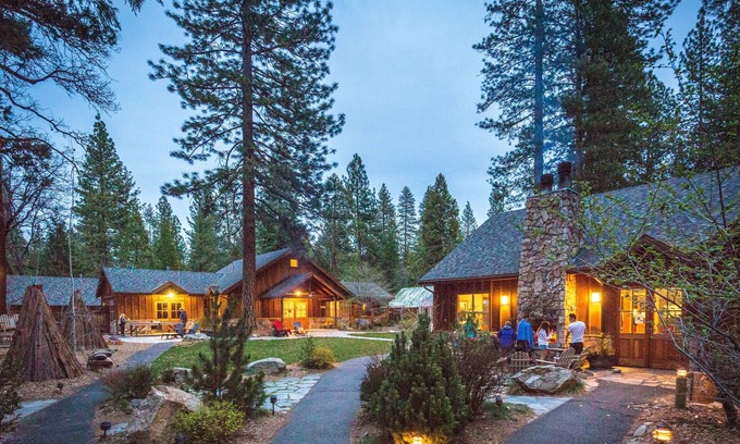 Groveland Hotel | Evergreen Lodge Yosemite