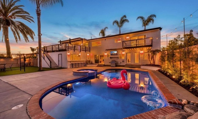 Vista Casa | 8 DORMITORIOS CON PISCINA Y TINA CALIENTE! PUNTOS DE VISTA! DUERME 20+